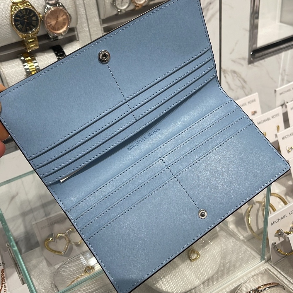 MICHAEL KORS Carson Large Signature Logo Bifold Wallet
Light Sky
NWT - Picture 9 of 16